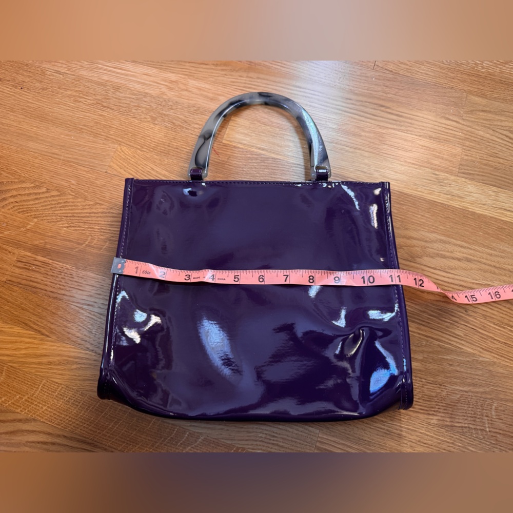 90s does 60s Purple Patent Leather Neiman Marcus Purse w Grey Lucite Strap - Picture 6 of 6